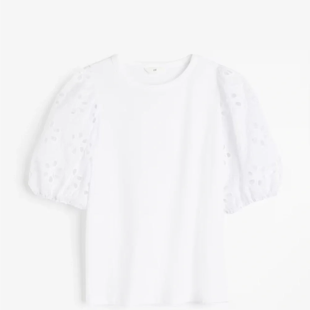 H&M top with eyelet embroidered sleeves - Picture 2 of 2